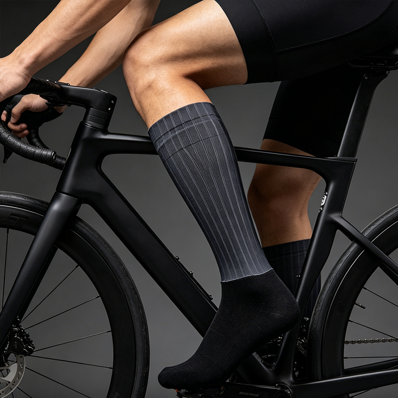 Aero Sock Cycling Socks High S - Sock Garter Men review and price